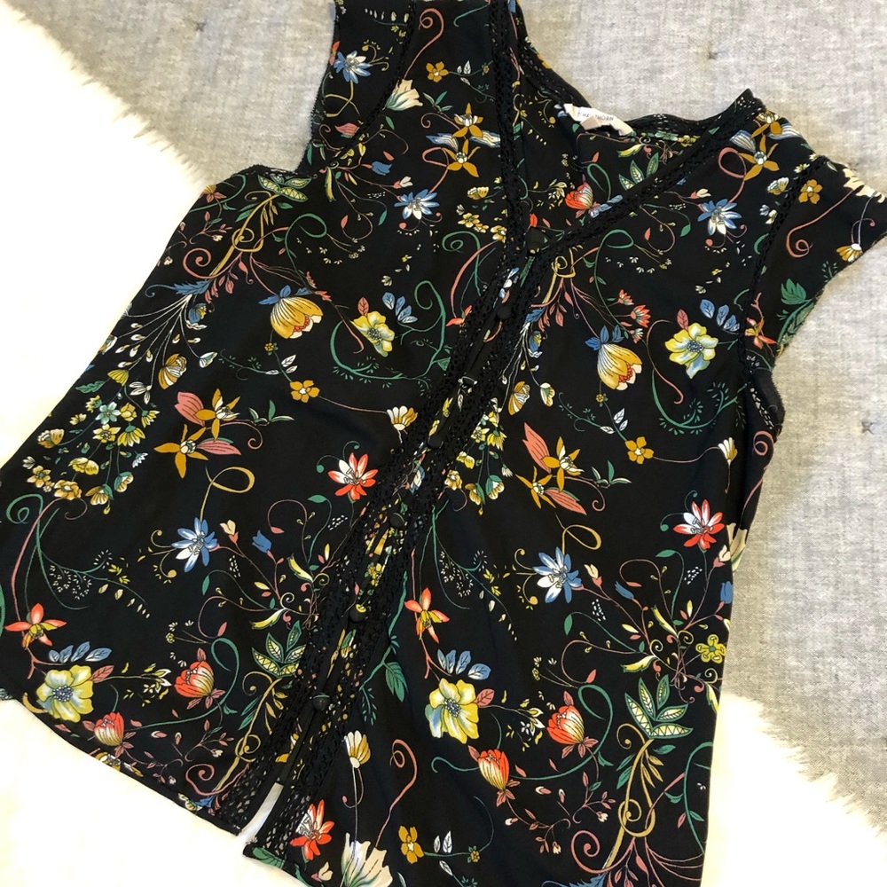 41 hawthorn stitchfix floral button up crochet top